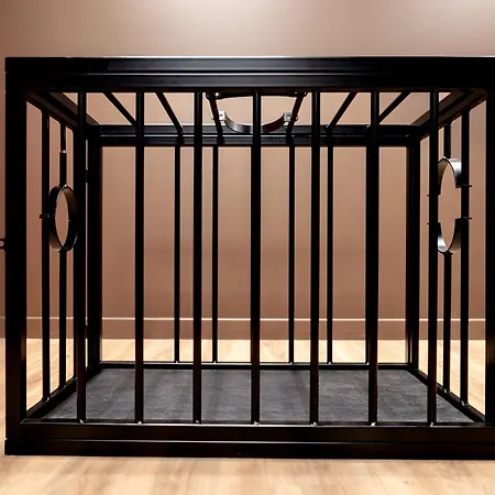 Bdsm Red * فيلنيوس